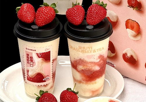 48小时热销30万杯，书亦烧仙草草莓麻薯返场背后：以经典品深耕基本盘   卖出3800万杯，好评率95%，书亦烧仙草再推秋冬爆品草莓奶云麻薯 再推经典爆品草莓奶云麻薯 书亦烧仙草在务实中寻求周期增长